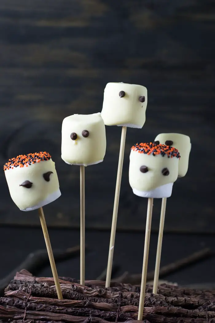 halloween recipes - marshmallow ghosts